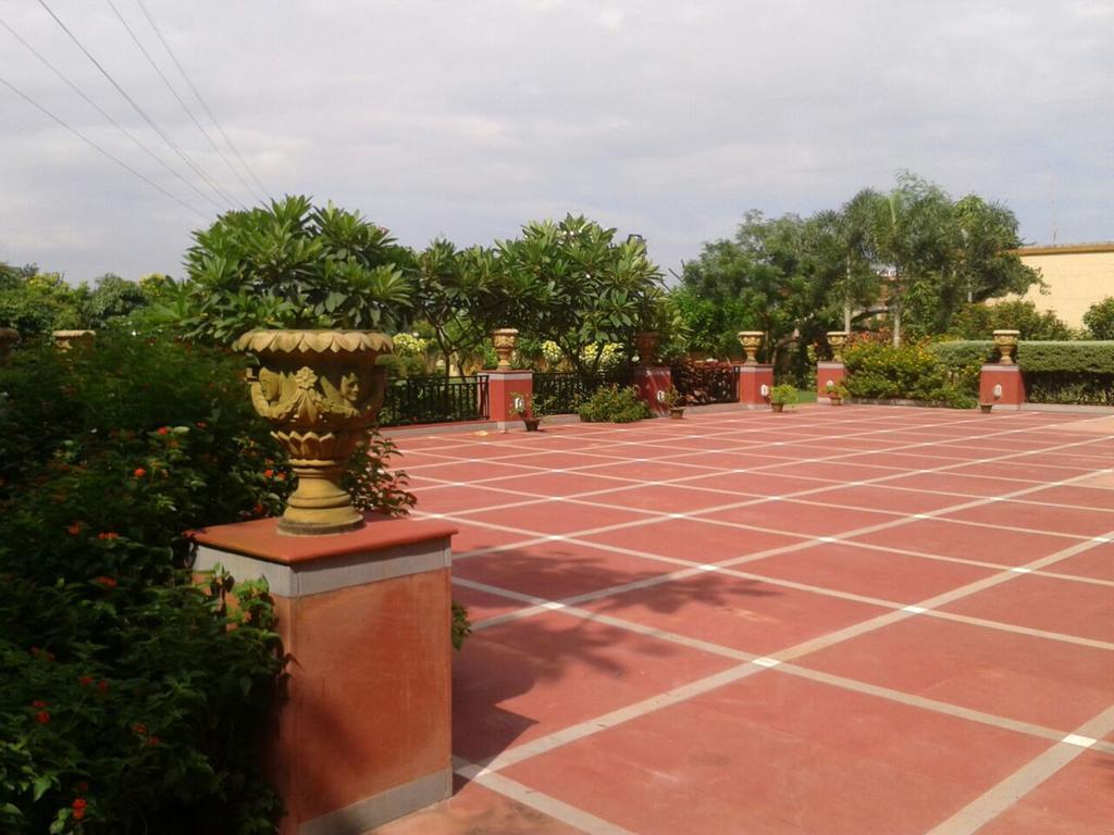 La Franklin Hotel Bhubaneswar Extérieur photo