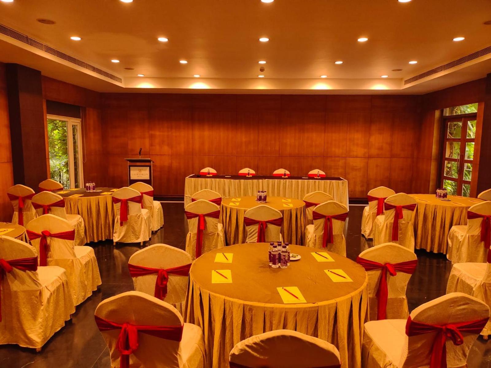 La Franklin Hotel Bhubaneswar Extérieur photo