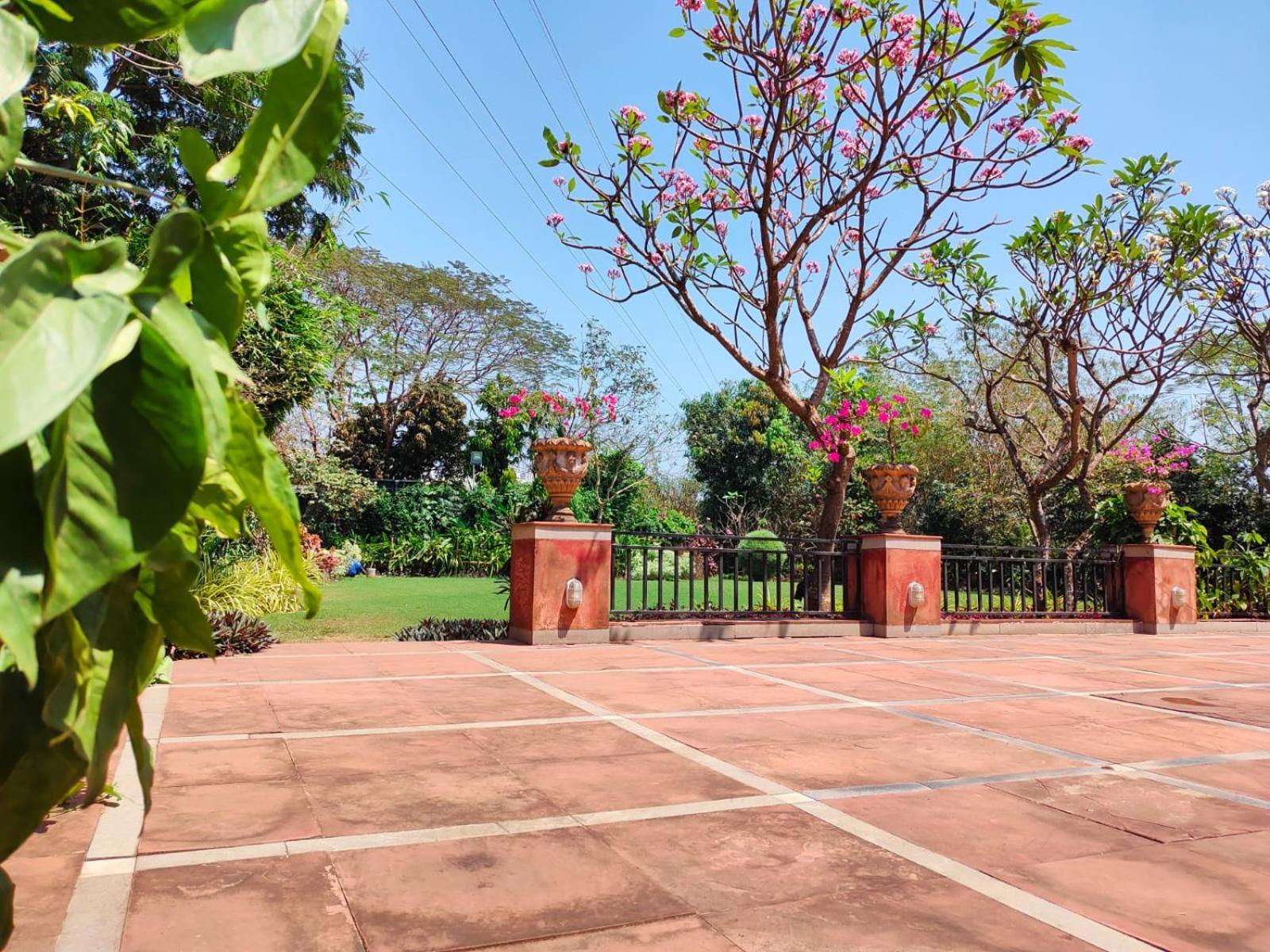 La Franklin Hotel Bhubaneswar Extérieur photo