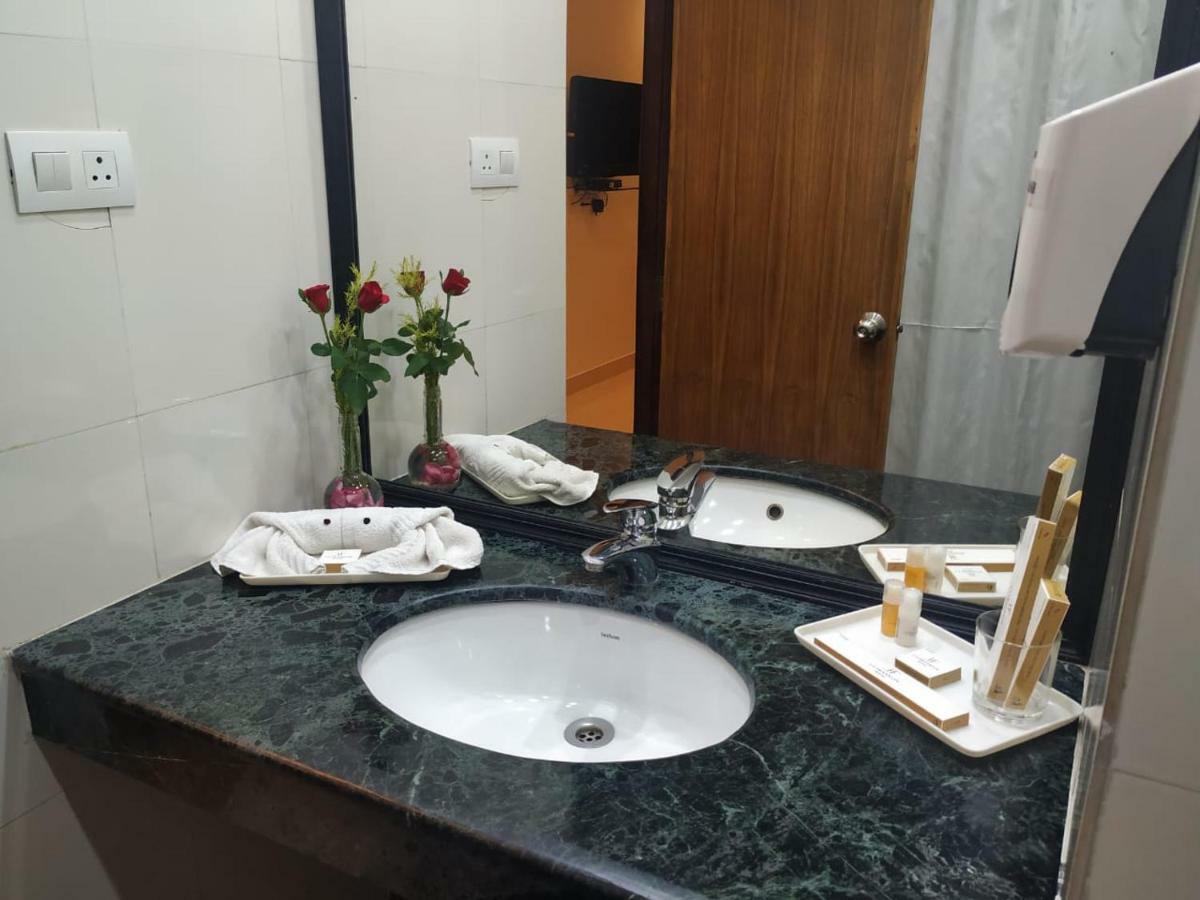 La Franklin Hotel Bhubaneswar Extérieur photo